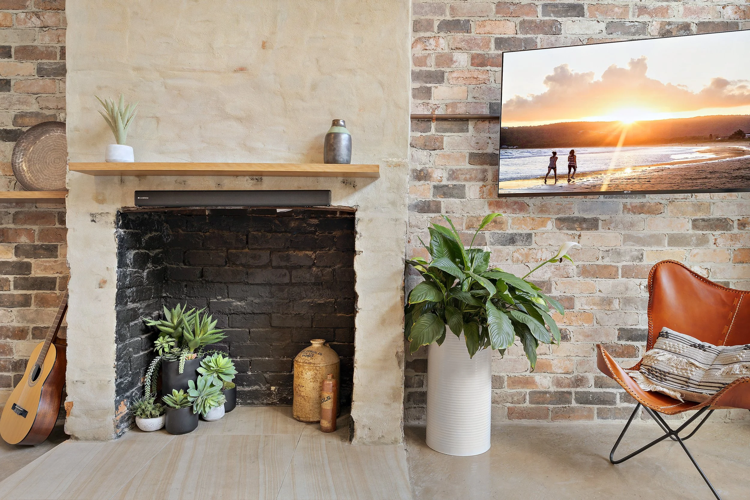 2-Living Room.jpg