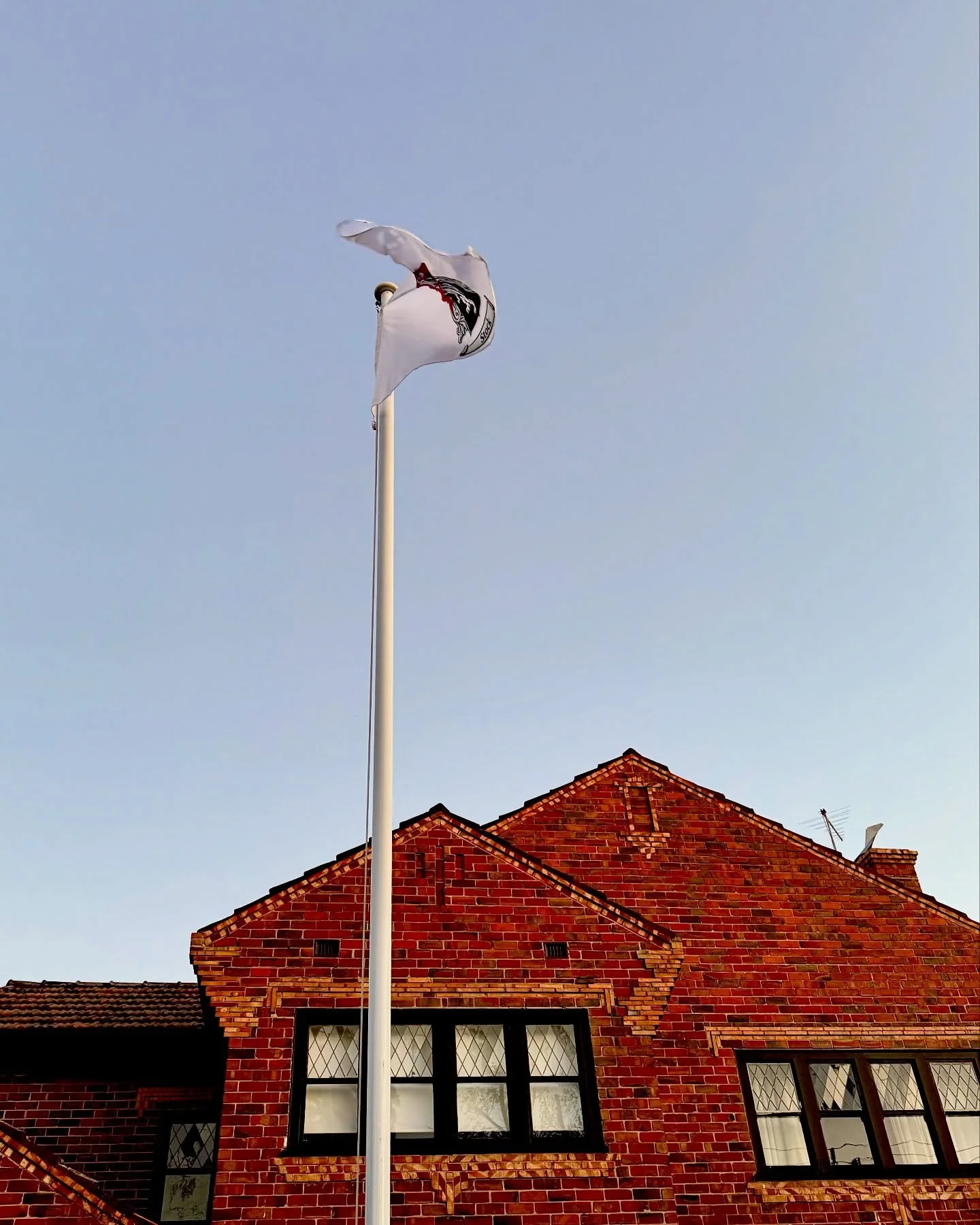 Lucky fella received a very thoughtful gift of one's own flag. 

Special thank you to Sue and the whole King crew for a making it happen. 

@westy1000 @sidking1455 @montys_mum @gracewestking @kingrosieee and @sarahstock_  Love you guys.