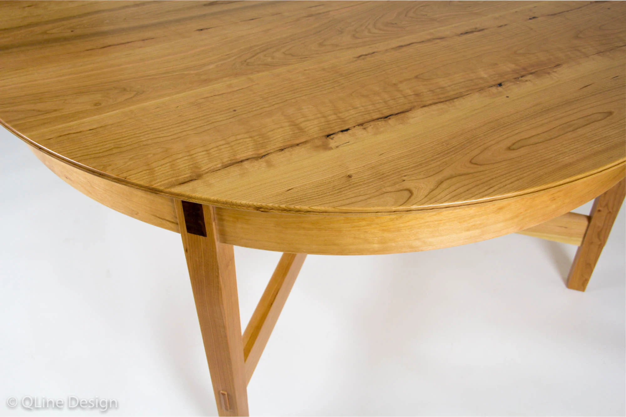 QLine Rotating Expanding Table-15.jpg