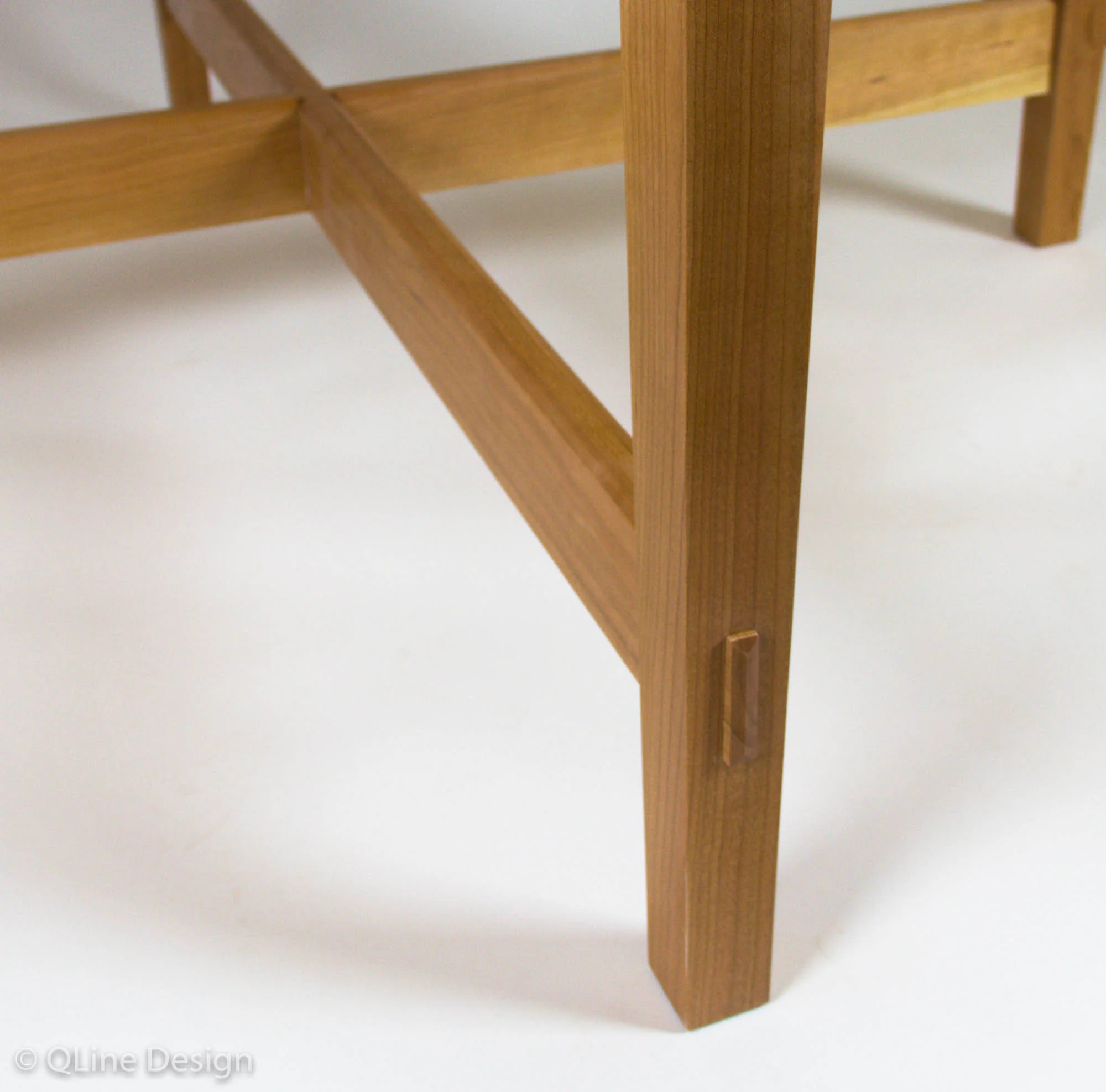 QLine Rotating Expanding Table-17.jpg