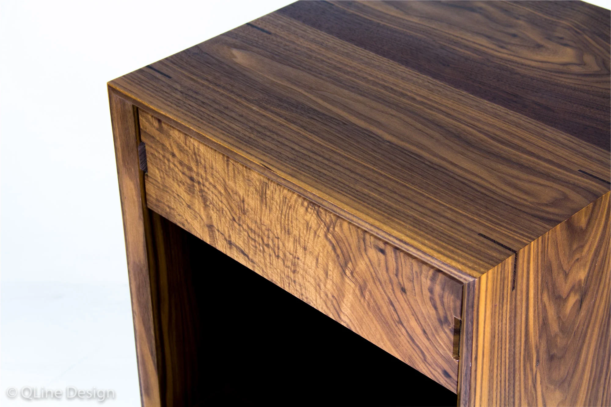QLine Qube End Table-9.jpg