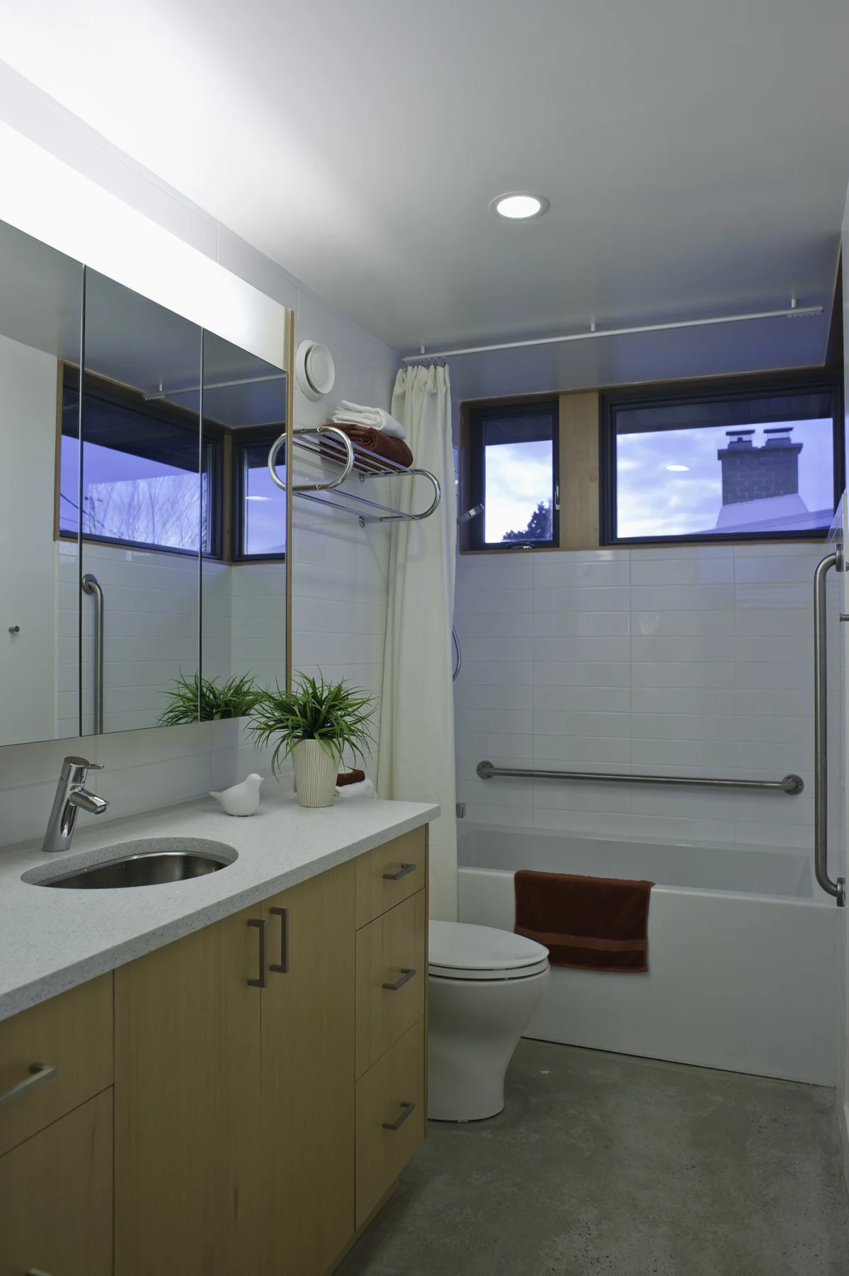 bathroom_1_ed copy.jpg