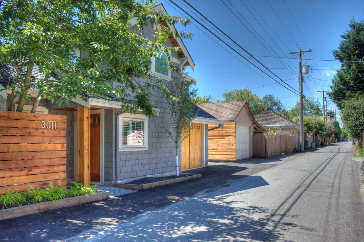 11th & Carnarvon Laneway House - lane2