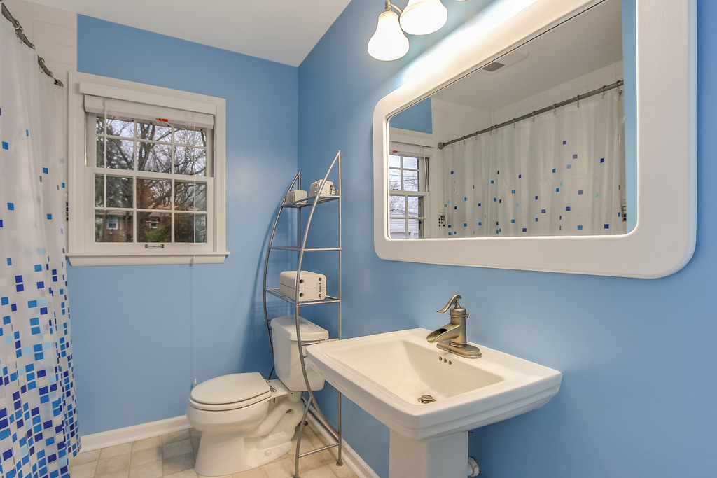Bright Clean Bathroom of Carlton Home