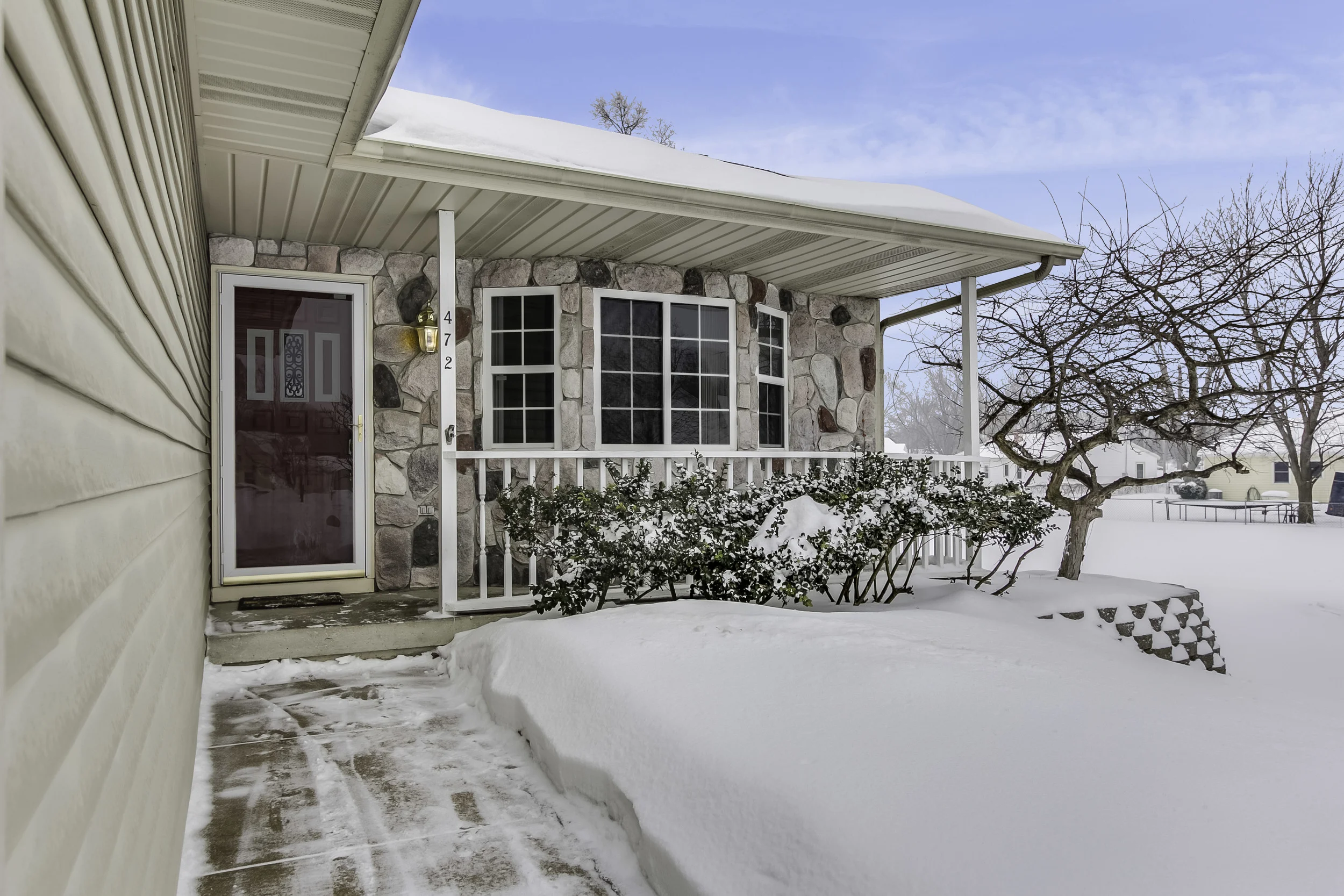 472 Madison Ct Front Entry Way.jpg
