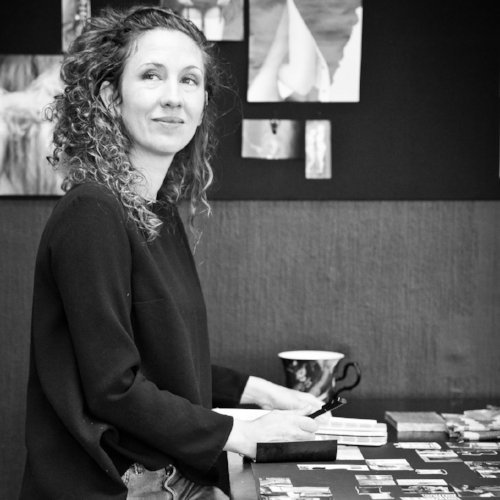 Patricia Trambevski driver sedan 10år ISELA- designstudio som jobbar med uppdrag som inredare, produkt och kläddesigner, föreläsare, konstprojekt och kreatörscoach mm. Hon har i många år arbetat som designer och inredare med kreativ processer inom många olika branscher och har mycket erfarenhet av att skapa en helhet med den egna kreativiteten och koppla ihop den med trendanalys, koncept byggande och skapa utifrån många olika givna kommersiella ramar. Hon har även erfarenhet av många konstnärliga projekt. Både i egen regi och i samarbete med andra kreatörer. I dessa projekten är det oftast fritt skapande och hon arbetar med många olika material och uttryck. Just nu jobbar hon med en serie skulpturer. Patricia har i många år arbetat med att föreläsa och coacha kreatörer i deras arbete med att utveckla den egna kreativiteten och lära sig behärska designprocessen och väva ihop den med sin egna kreativa uttryck. Hon brinner för att få kreatörer att blomma ut, njuta av sin förmåga och vara i sin fulla potential.