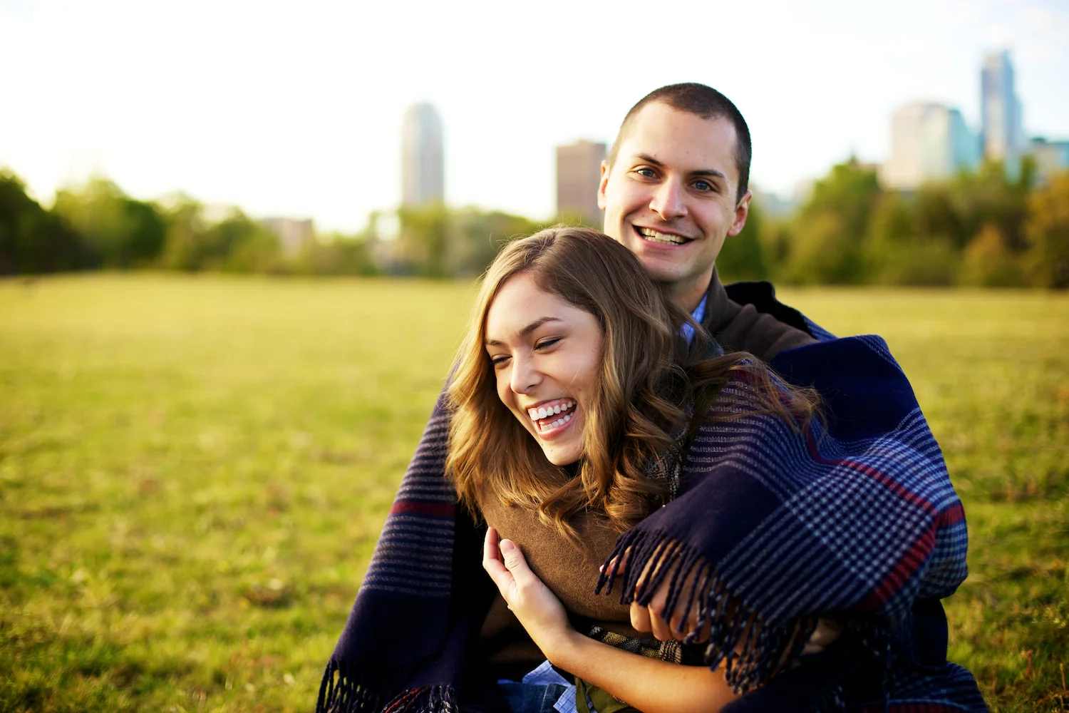 kelsey, taylor, Minneapolis, downtown, Minnesota, blanket, wine, engagement session, faire, boat, woods, nature, wine glasses, wine in the morning, love, engaged