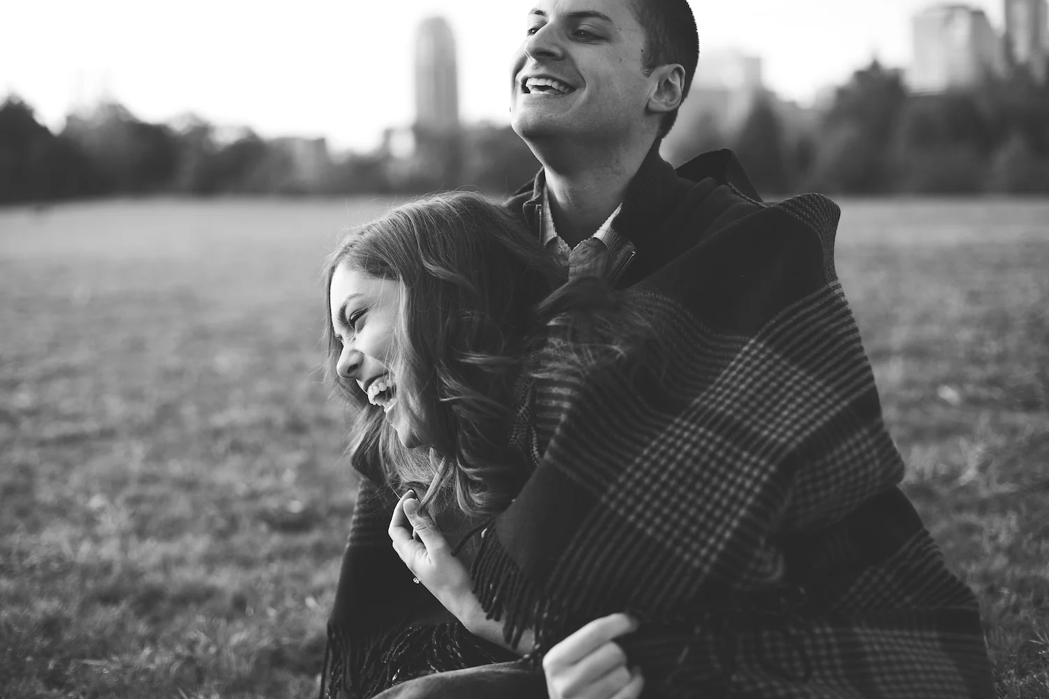 kelsey, taylor, Minneapolis, downtown, Minnesota, blanket, wine, engagement session, faire, boat, woods, nature, wine glasses, wine in the morning, love, engaged