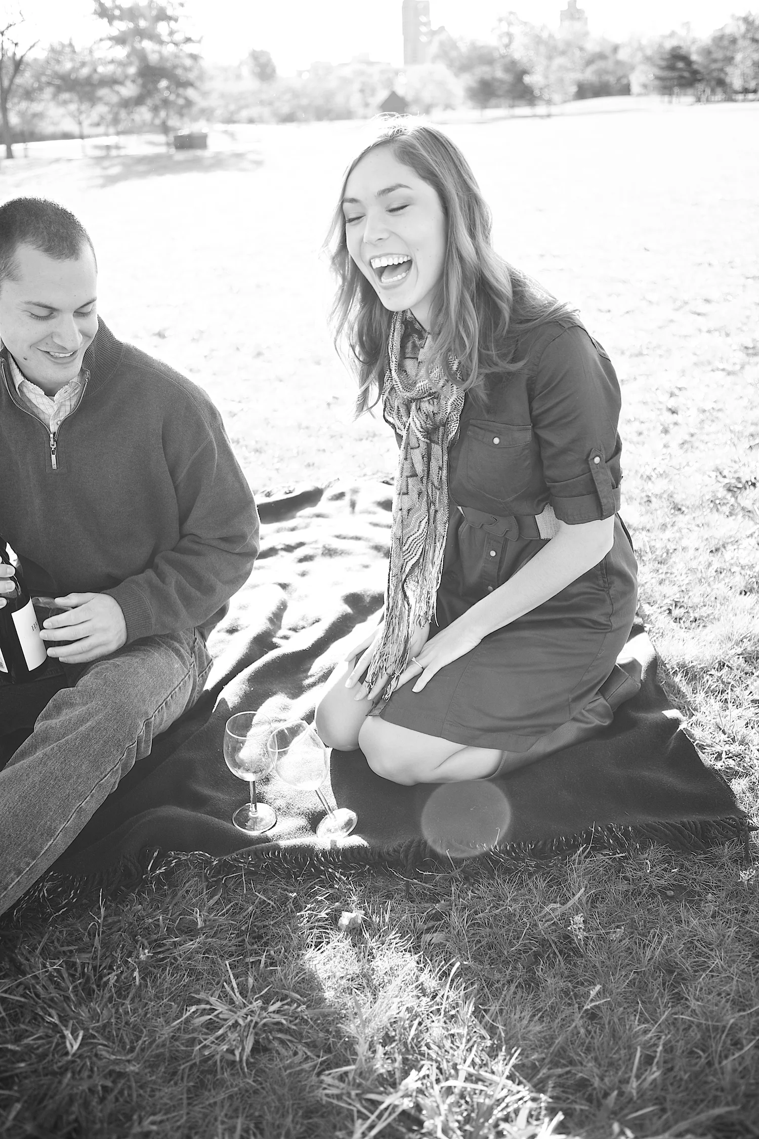 kelsey, taylor, Minneapolis, downtown, Minnesota, blanket, wine, engagement session, faire, boat, woods, nature, wine glasses, wine in the morning, love, engaged