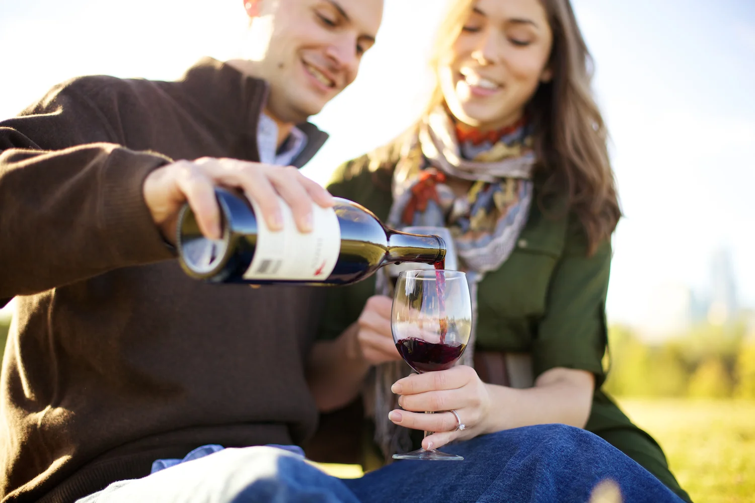 kelsey, taylor, Minneapolis, downtown, Minnesota, blanket, wine, engagement session, faire, boat, woods, nature, wine glasses, wine in the morning, love, engaged