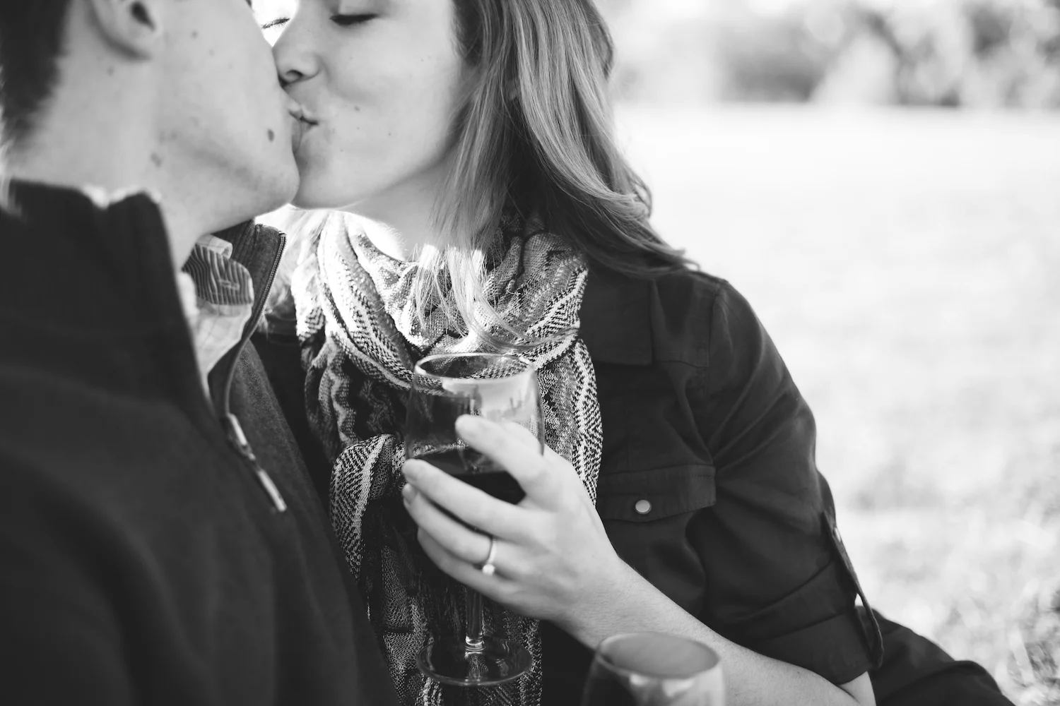 kelsey, taylor, Minneapolis, downtown, Minnesota, blanket, wine, engagement session, faire, boat, woods, nature, wine glasses, wine in the morning, love, engaged