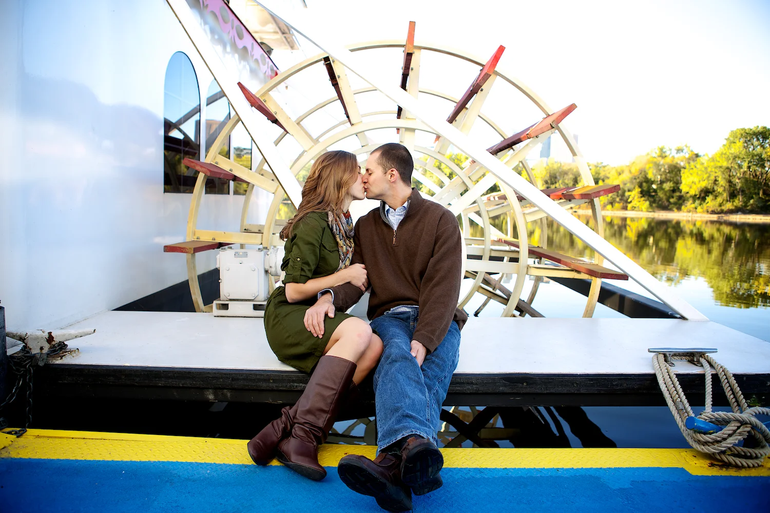 kelsey, taylor, Minneapolis, downtown, Minnesota, blanket, wine, engagement session, faire, boat, woods, nature, wine glasses, wine in the morning, love, engaged