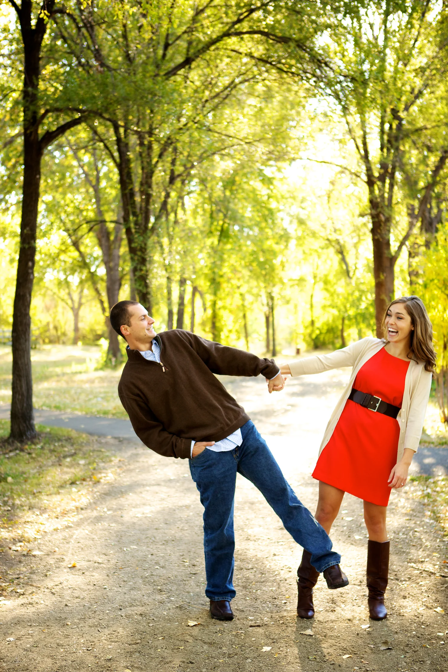 kelsey, taylor, Minneapolis, downtown, Minnesota, blanket, wine, engagement session, faire, boat, woods, nature, wine glasses, wine in the morning, love, engaged