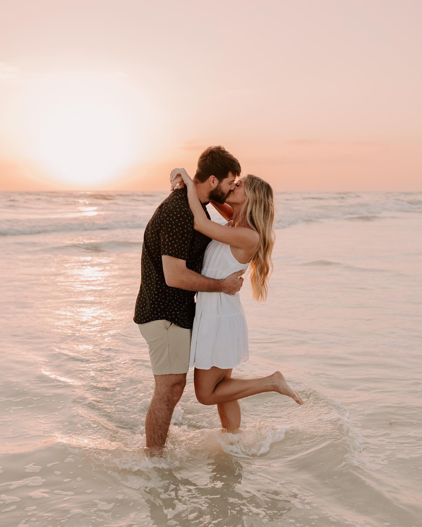 sunset engagement sessions feel so romantic, right!?