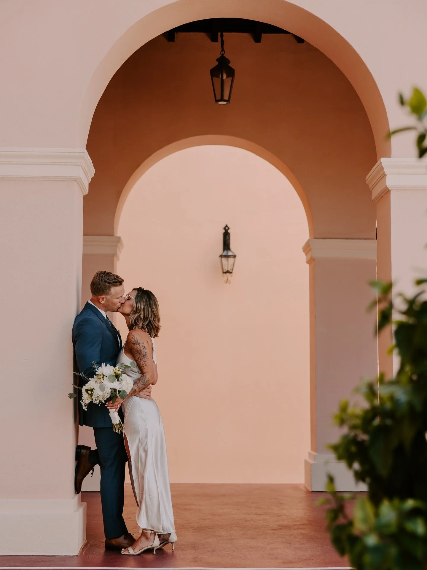 capturing these intimate elopements at the courthouse will forever be my favorite 🕊️