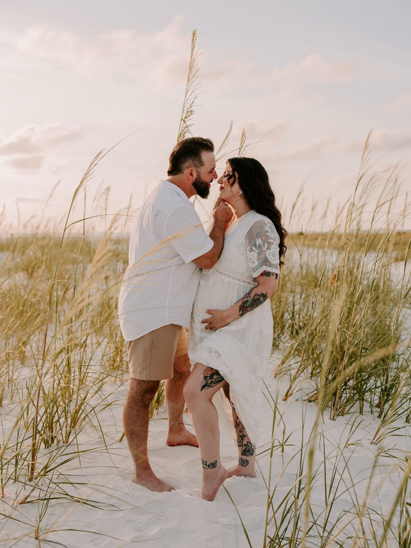 golden hour glow for this gorgeous sunset maternity session!