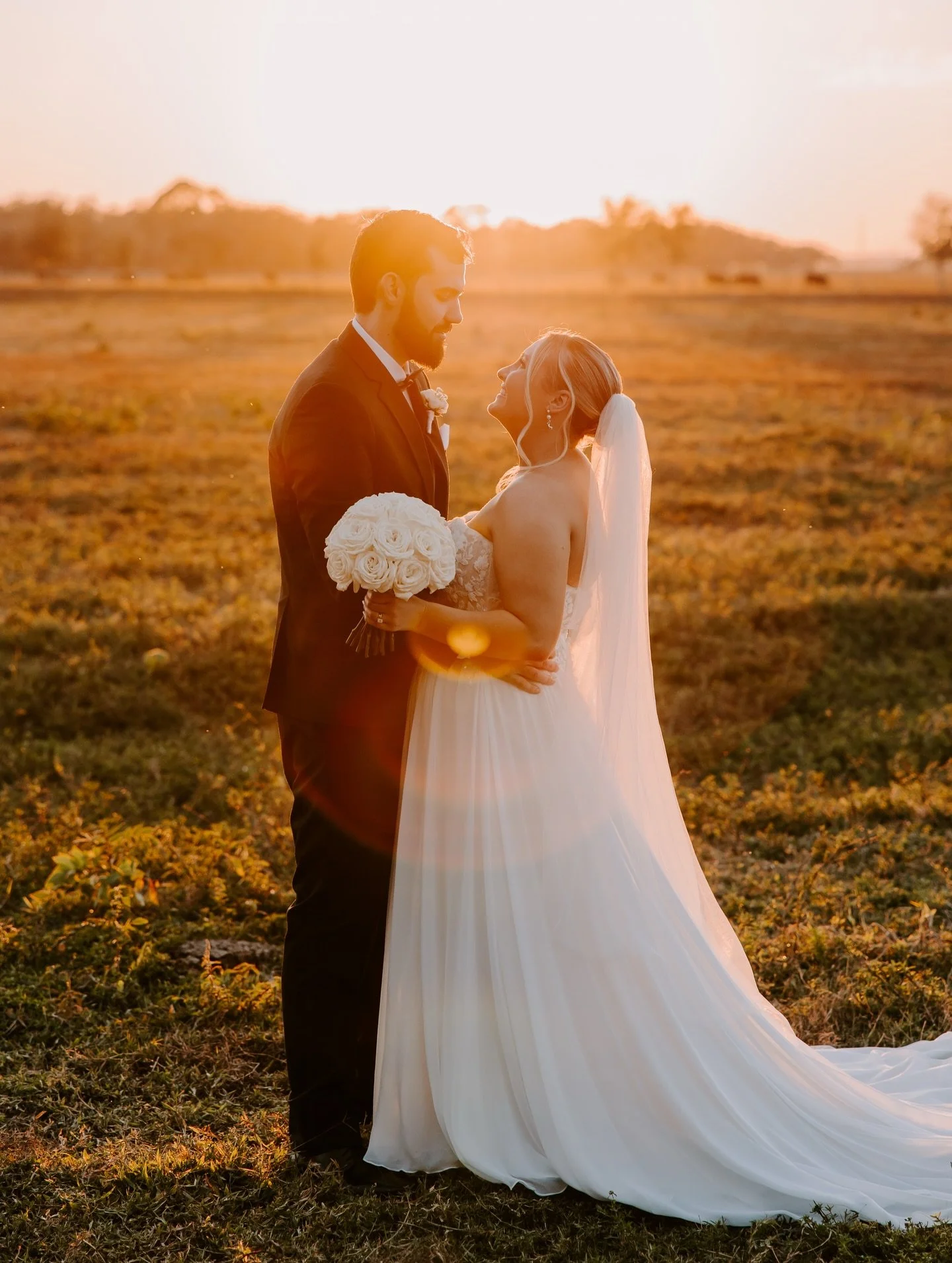 always a big fan of taking time to do sunset bride &amp; groom portraits 🙌🏻