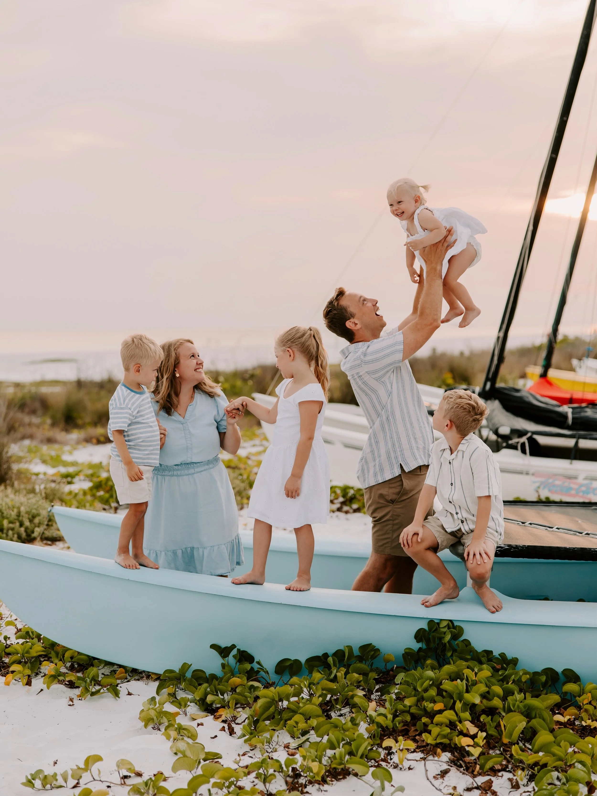 this was such a FUN family session 💫 I only have a handful of dates left for october &amp; november! use the link in my profile to get on the schedule if you want photos before the end of the year!