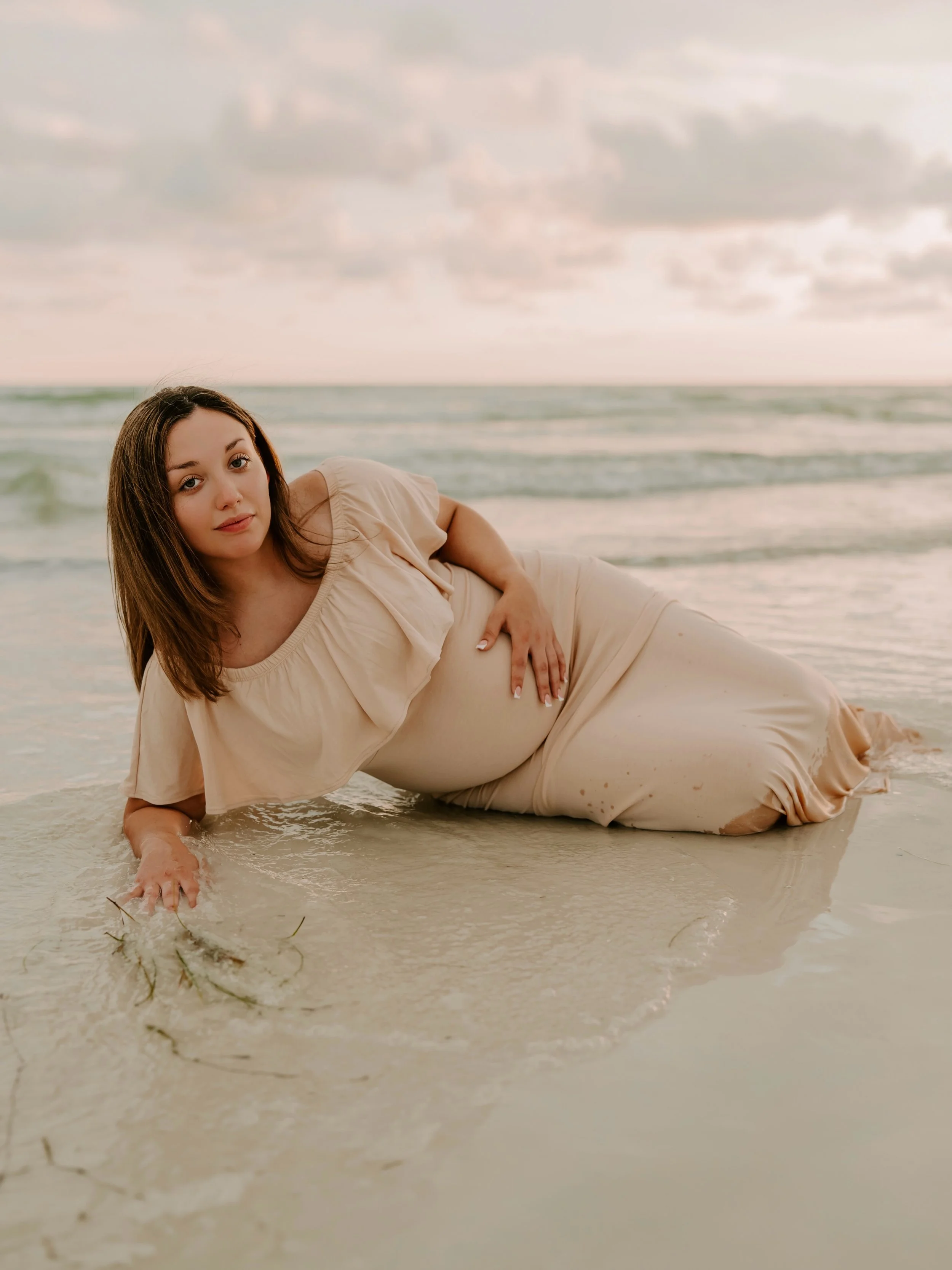 this was one of those evenings it looked like it could pour down rain at any second before the session - then it cleared up perfectly in time for us to shoot! florida summers are always keeping me on my toes 😅