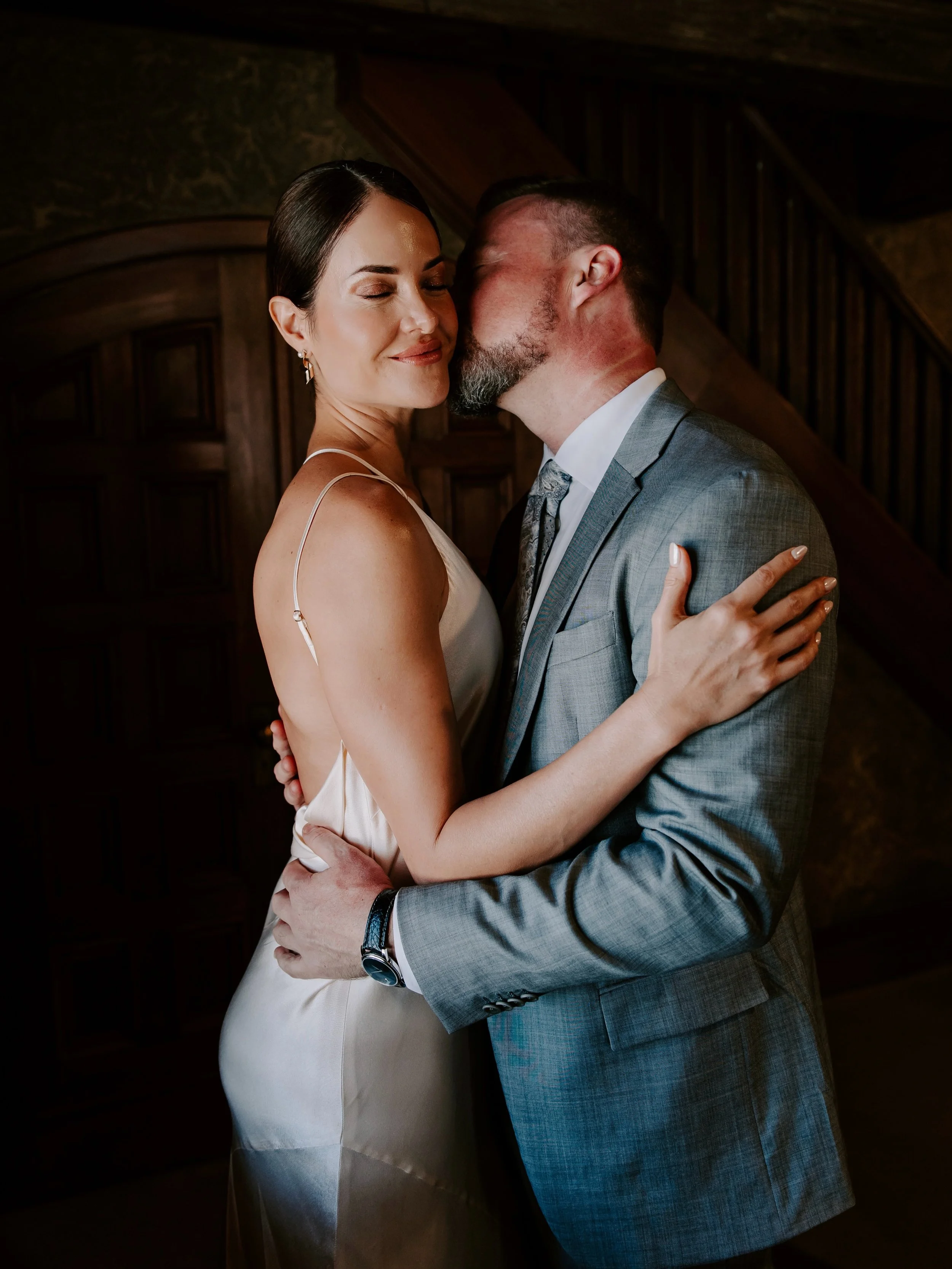 an absolutely stunning couple at my favorite place! honored to be a part of their wedding day 🥂