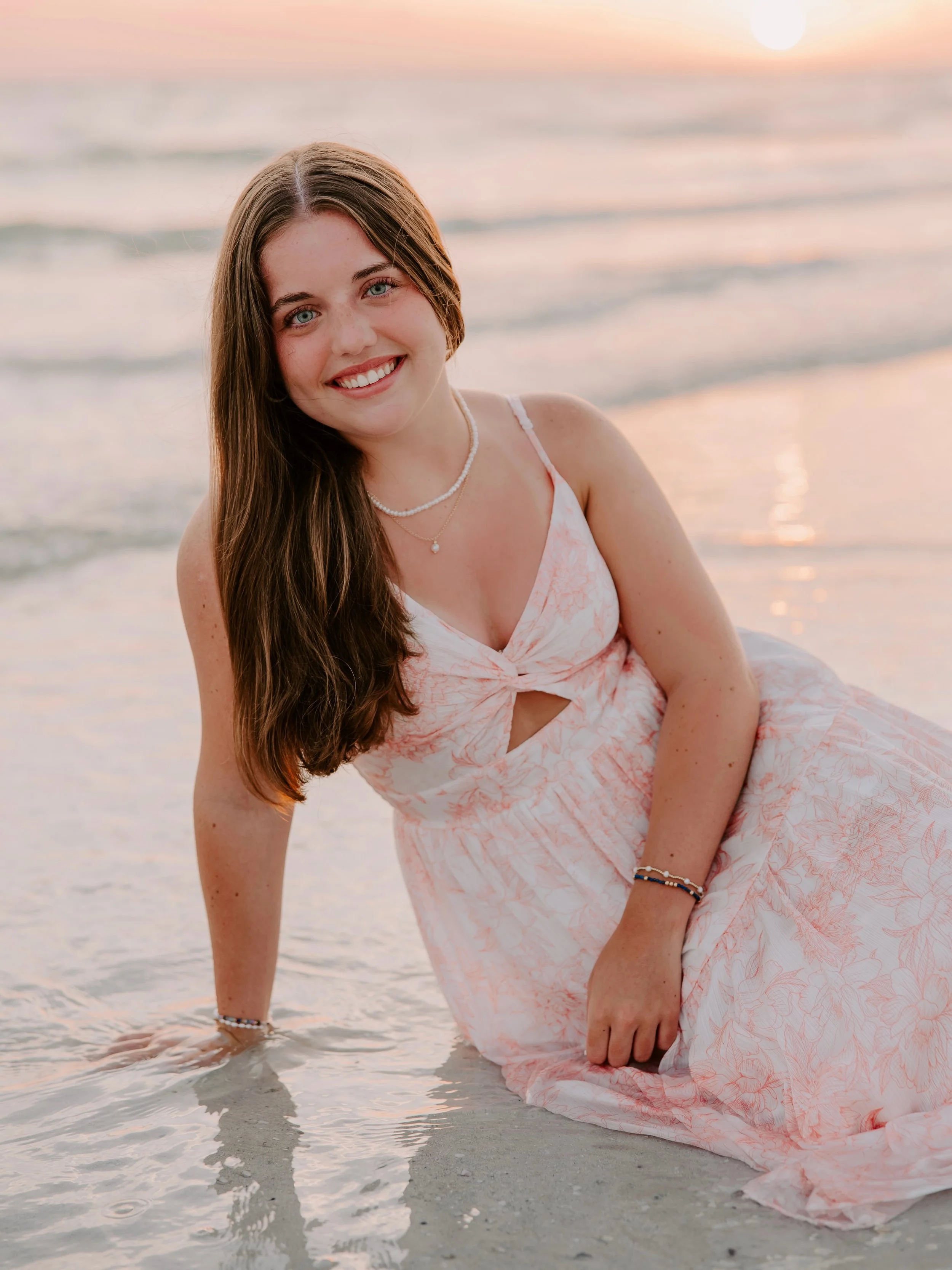 having the best time photographing all of my beautiful seniors this year! here is sweet izzy ✨