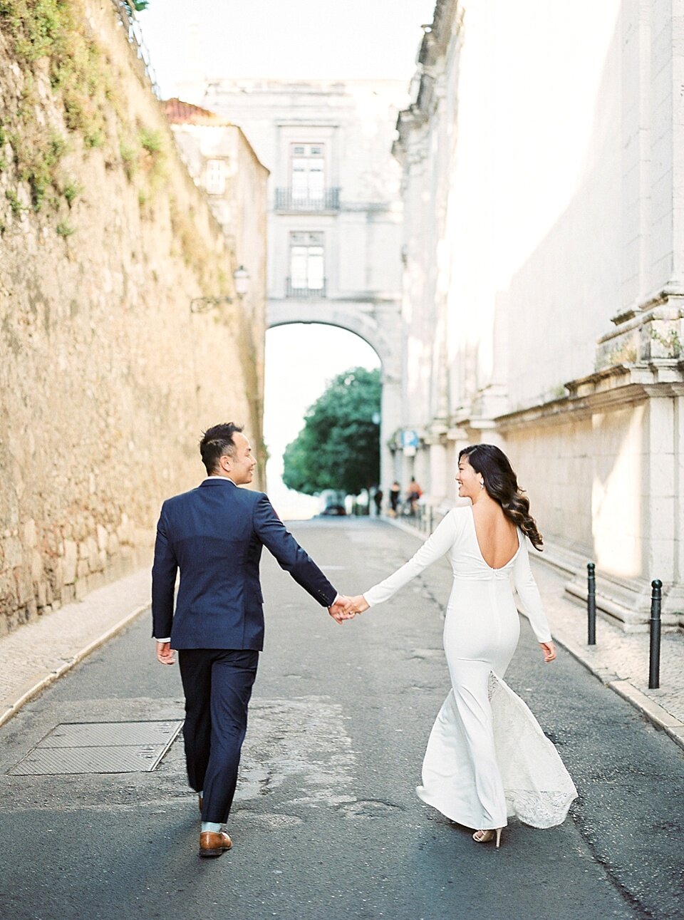 Engagement in Lisbon Old Town_Love Is My Favorite Color