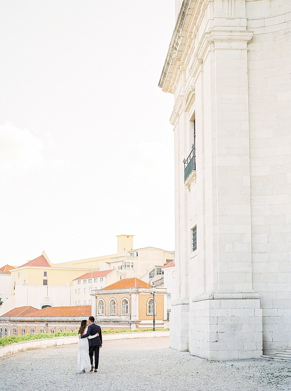 Engagement in Lisbon Old Town_Love Is My Favorite Color