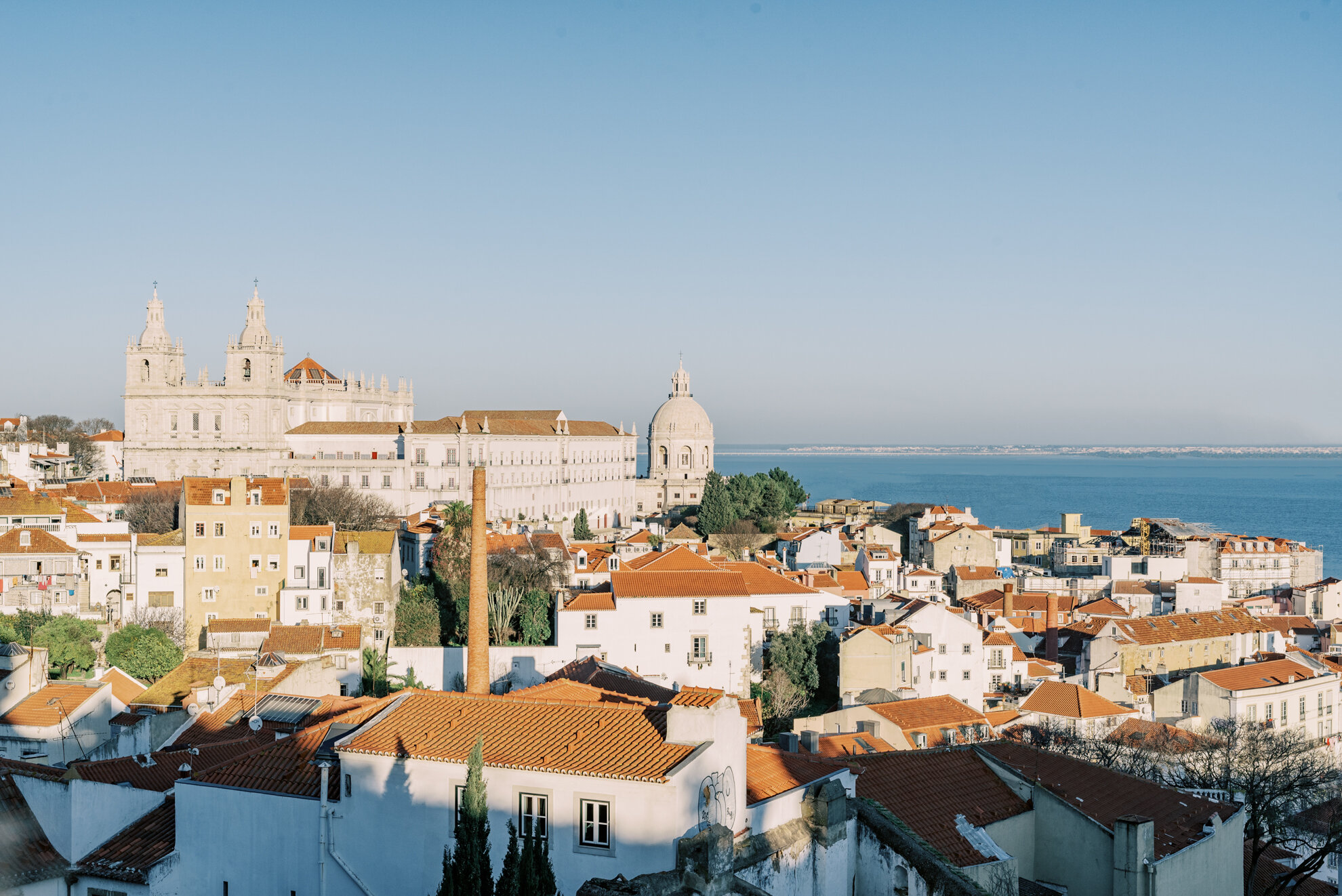 Engagement in Lisbon Old Town_Love Is My Favorite Color