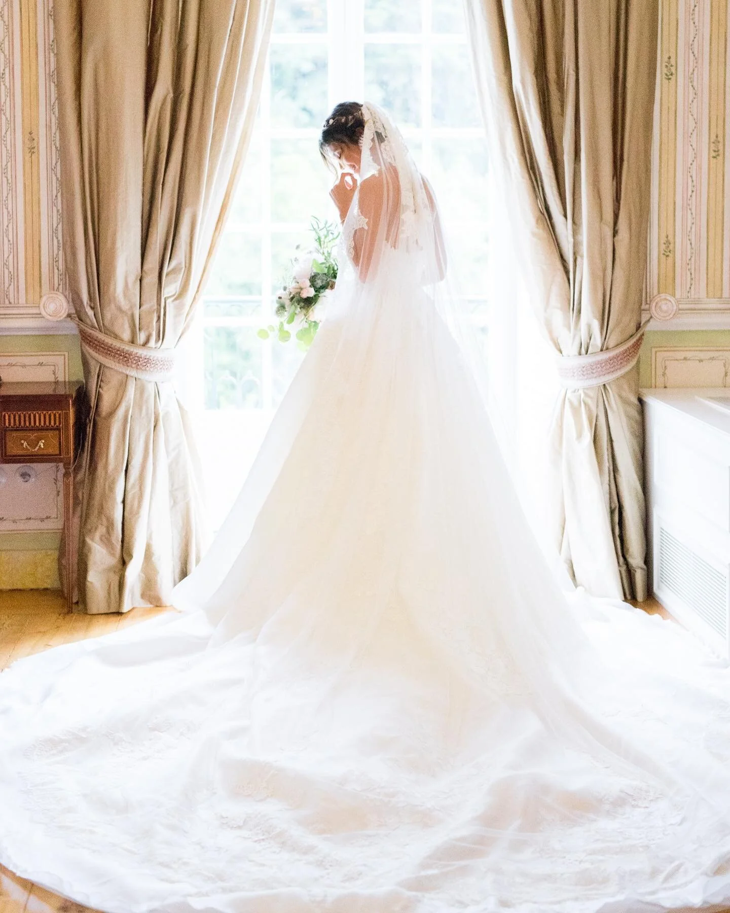 &quot;É no silêncio destas palavras que eu te AMO mais&quot; disse Andreia Rodrigues a Daniel Oliveira no dia do seu casamento.
⠀
Um casamento é muito mais do que aquilo que os olhos podem ver - é sobre aquele sentimento indescritível que nos pr