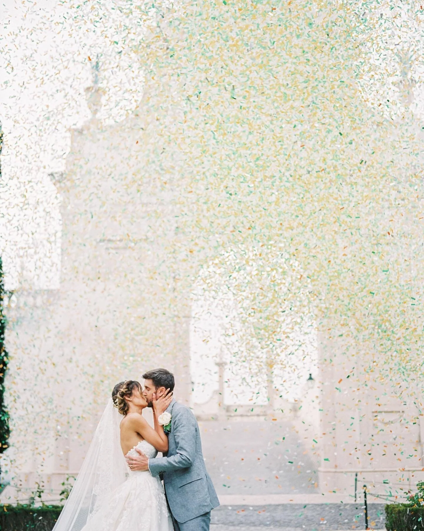 Hoje celebramos o terceiro aniversário de casamento da Andreia Rodrigues com o Daniel Oliveira.
⠀
É com uma enorme felicidade que olhamos para trás e nos sentimos abençoadas por termos feito parte desta viagem que nos levou a este dia tão especi