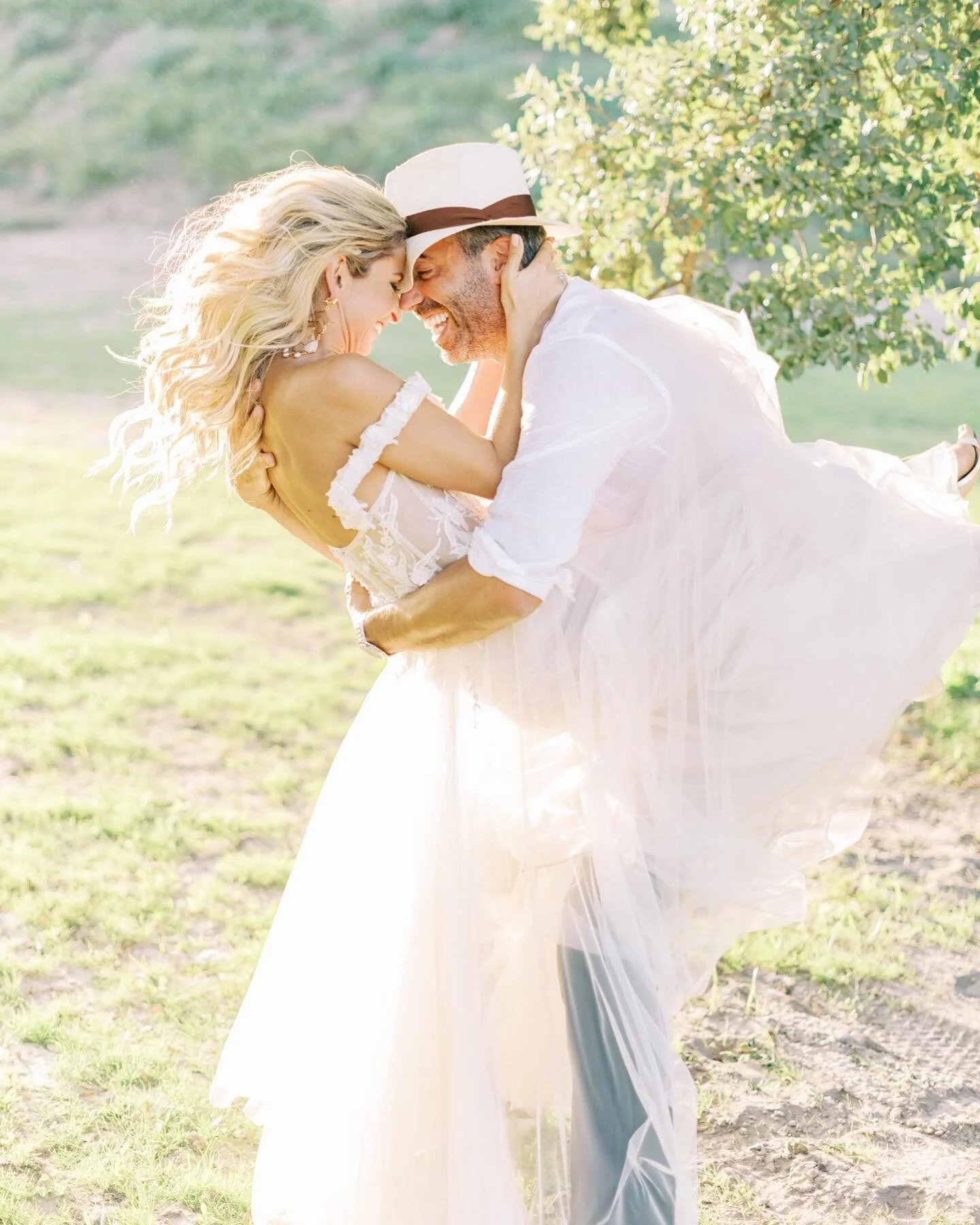 This is what we miss the most!
⠀
When planning a wedding there is always a build up of emotions and expectations. It&rsquo;s like we are pilling up the most gorgeous pieces together anticipating how all of it will turn out so incredible.
⠀
When the d