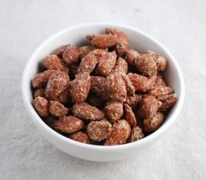 Cinnamon & Sugar Roasted Almonds - an inexpensive, fun, & kid-friendly snack