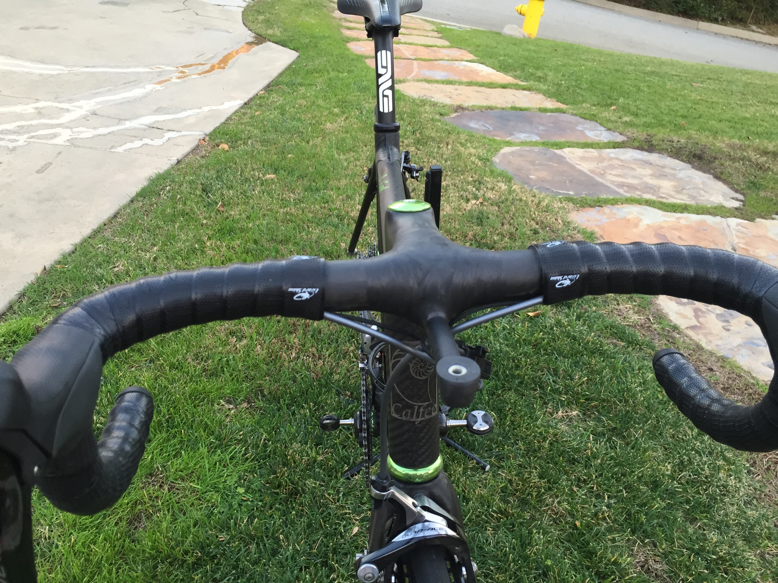 Calfee took the enve bars and stem and bonded them into a 1-peice set with an extended Garmin mount.