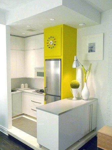 Eduardo's Tiny Sanctuary , via Apartment Therapy Small/Cool 2011