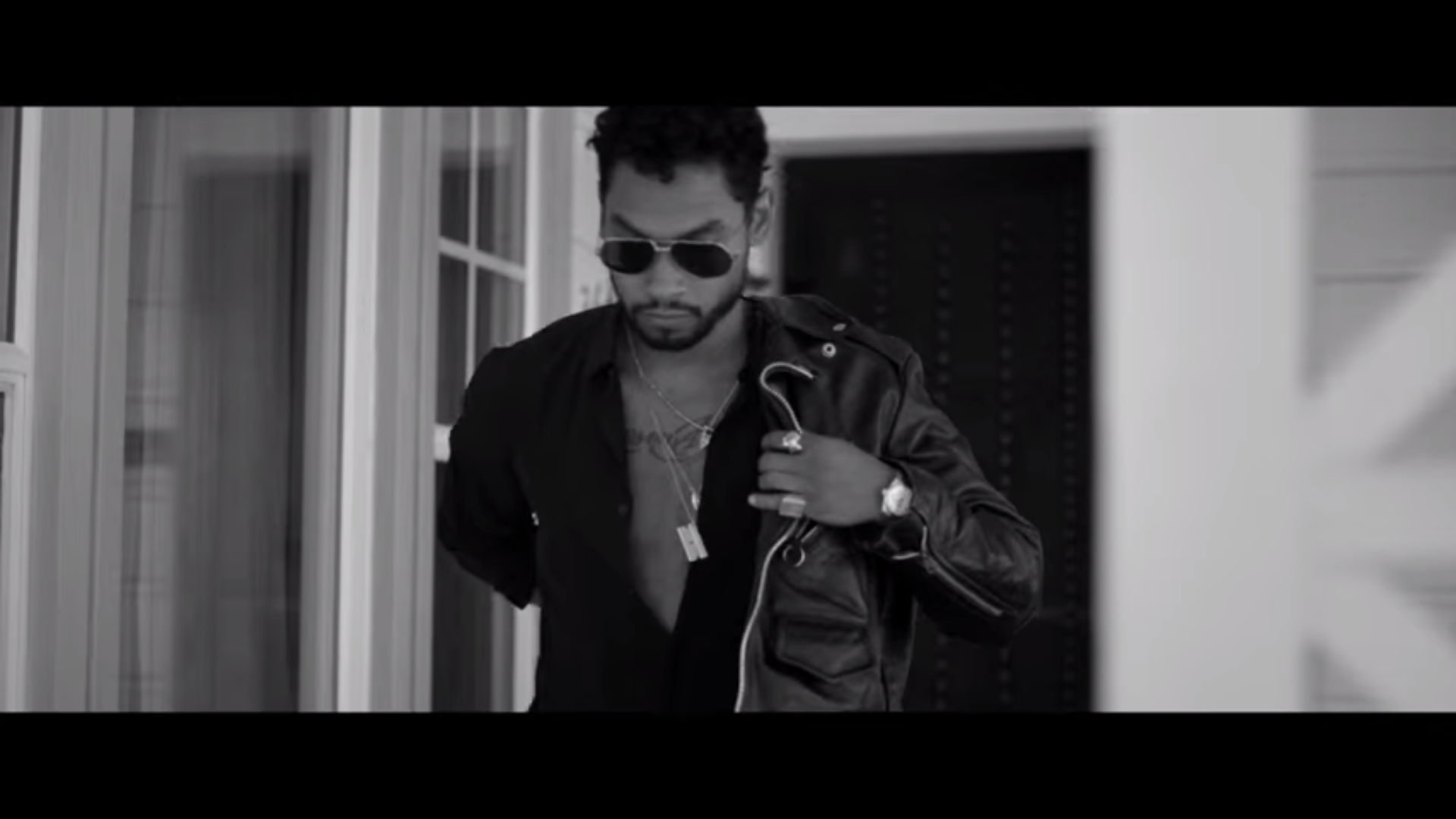 MIGUEL LOOKING LIKE THE MOTOROLA I700PLUS.jpg