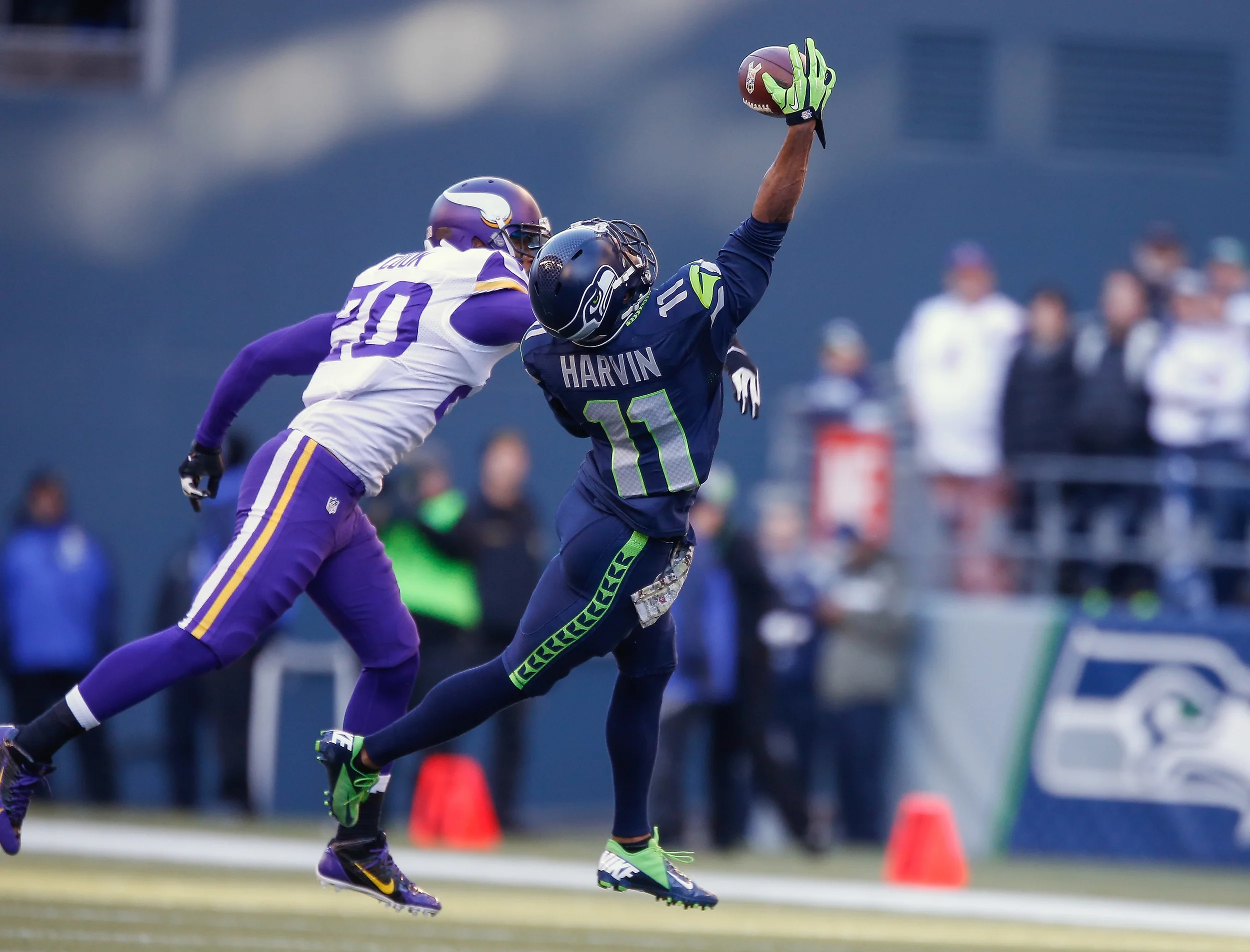 Percy Harvin intercepting the ball when he used to be a hot guy aka on the seahawks.jpg