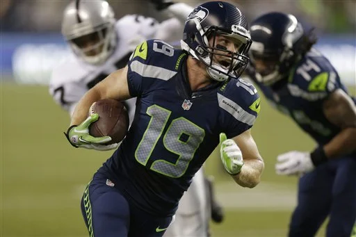 Bryan Walters running with the ball.jpg