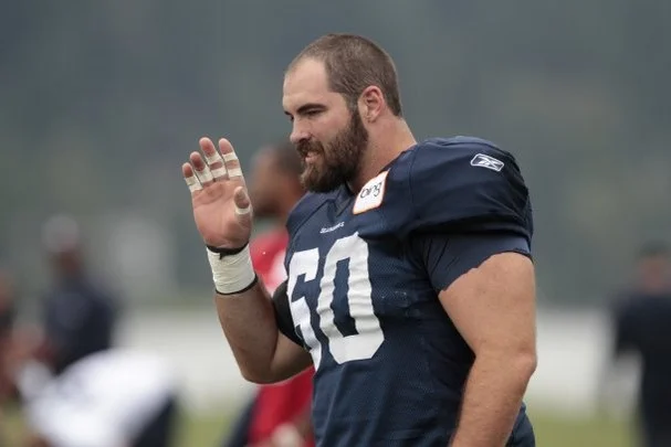 Max Unger looking hot with no helmet during practice.jpg
