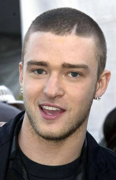 Justin Timberlake in 2002 with a shaved head.jpg