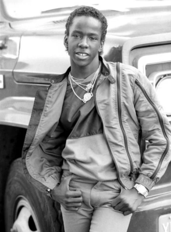 teen Bobby Brown looking hot omg.jpg