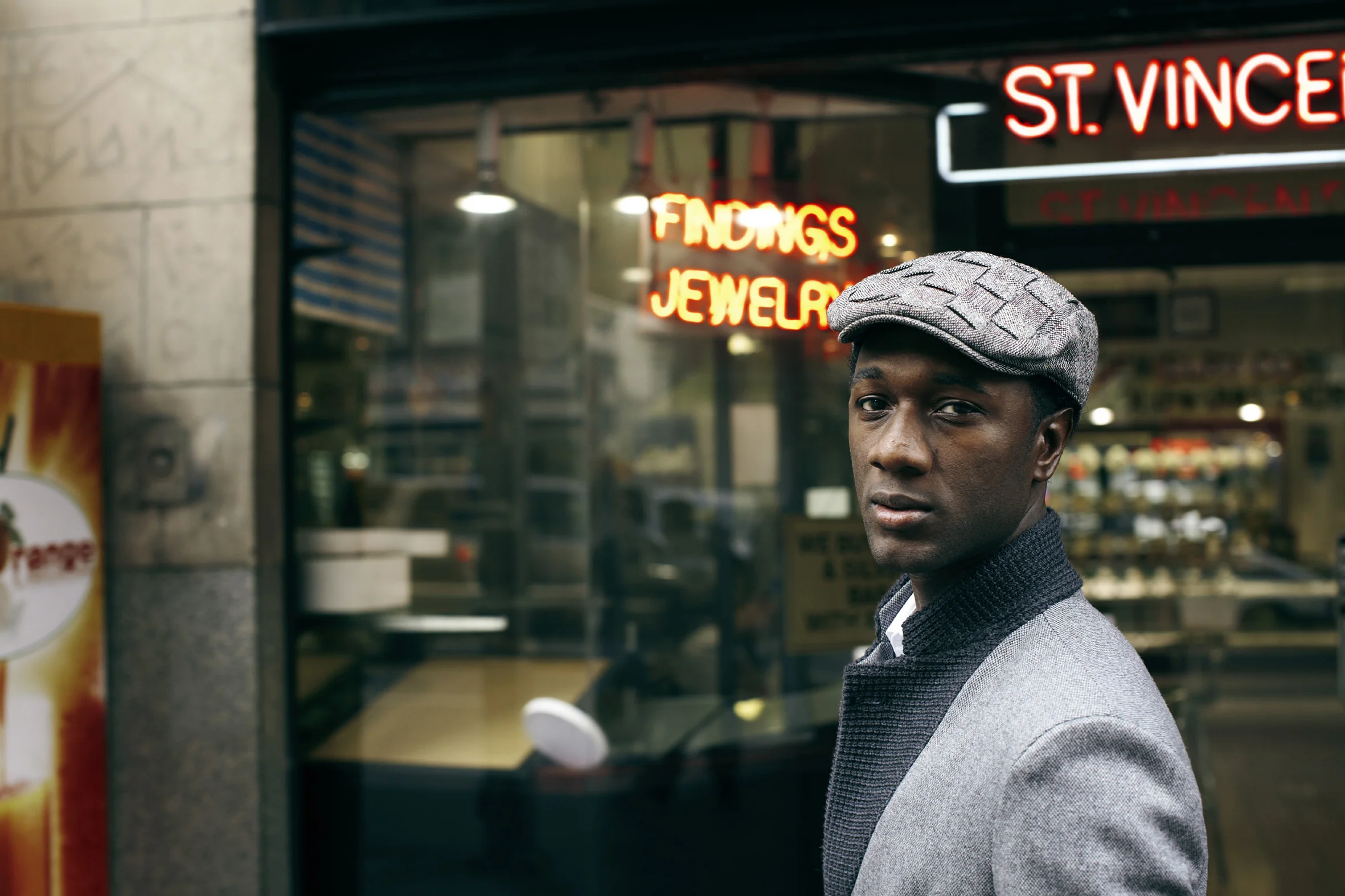 Aloe Blacc looking really hot on the street.jpg