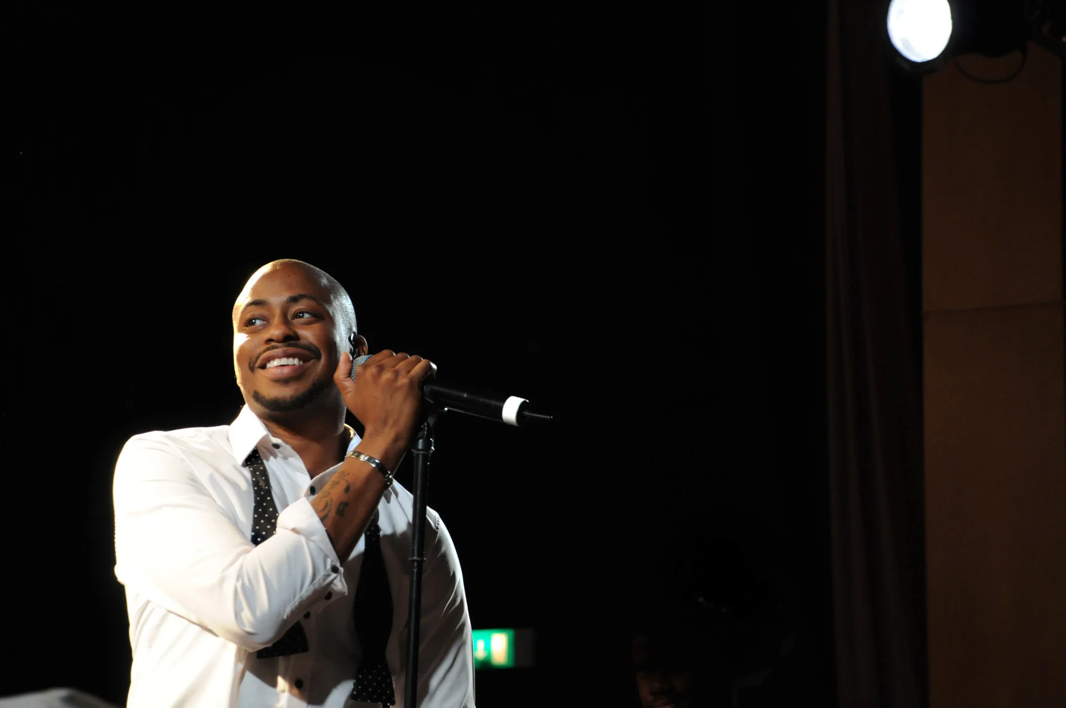 Raheem DeVaughn and his extremely hot eyes and smile OMFG.jpg
