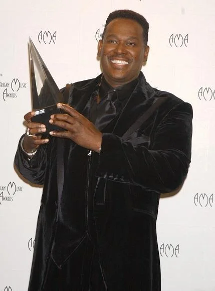 Luther Vandross holding his AMA award.jpg