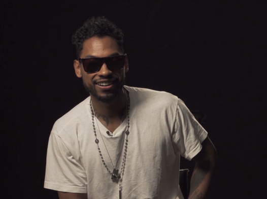 Miguel looking fucking beautiful in an interview with VH1.jpg
