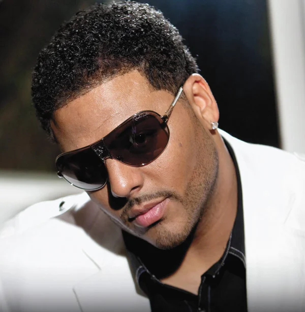 Al B Sure looking hot and incognito with sunglasses on.jpg