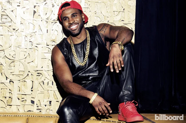 Jason Derulo posing and looking really hot omg.jpg