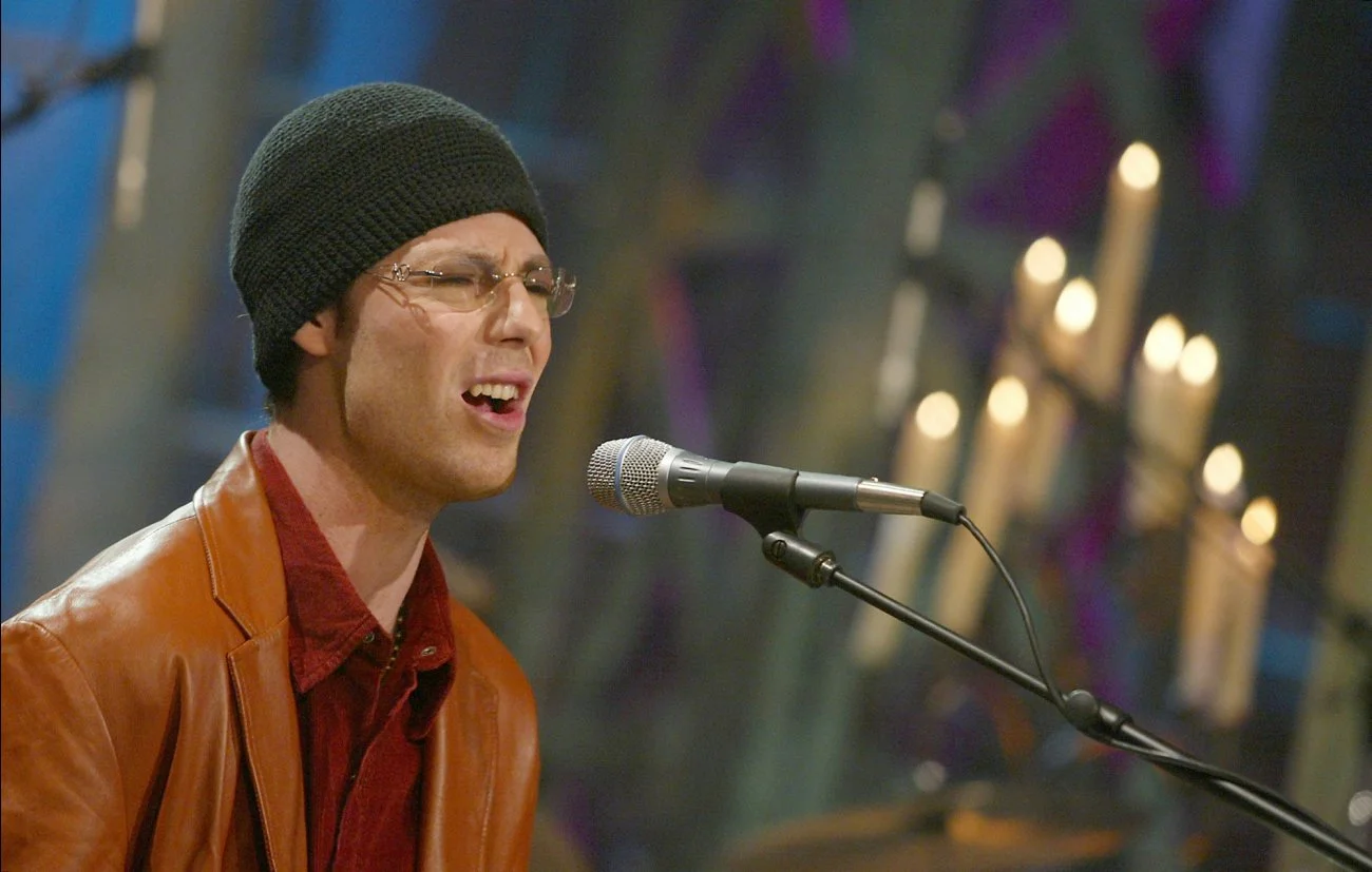 Remy Shand singing into the microphone and looking hot.jpg