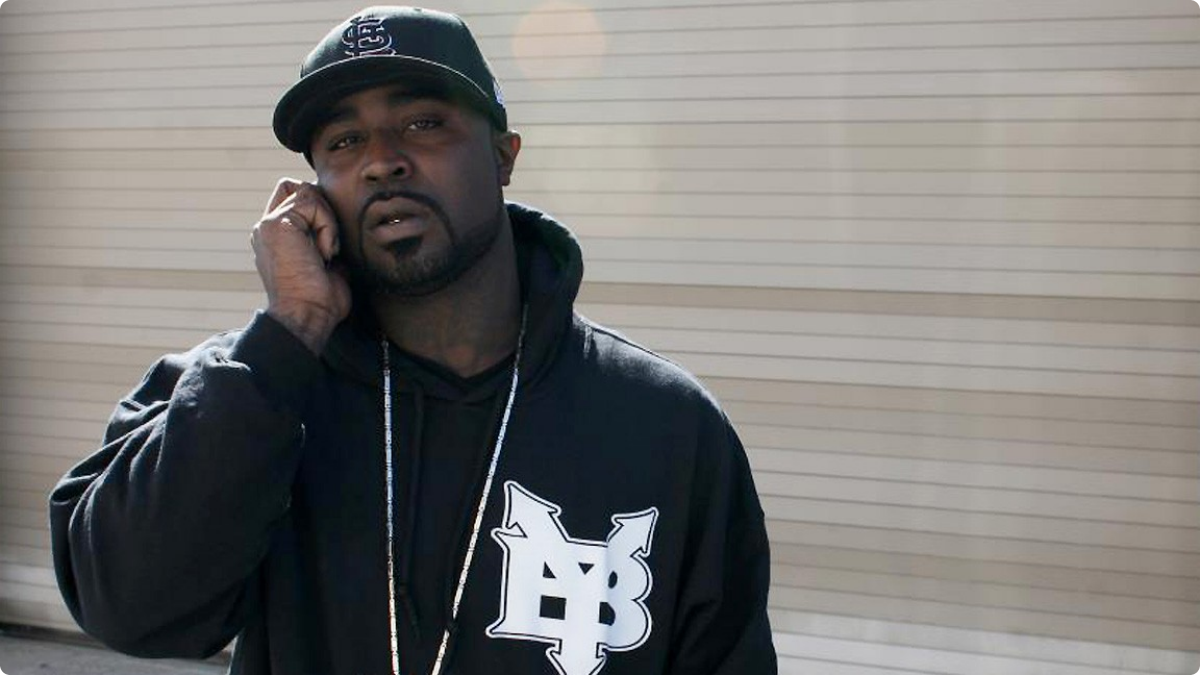 Young Buck looking hot on the phone.jpg