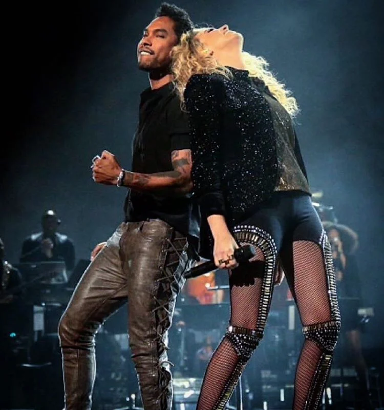 Miguel and his gorgeous cute smile with Tori Kelly on stage singing together.jpg