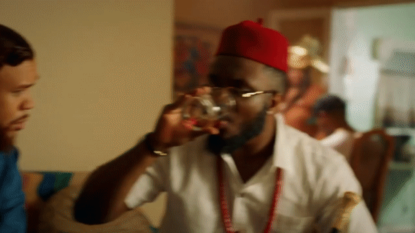 Jidenna's friend distracts him by showing him a pic of a girl on his phone and Jidenna nods his head in approval.gif